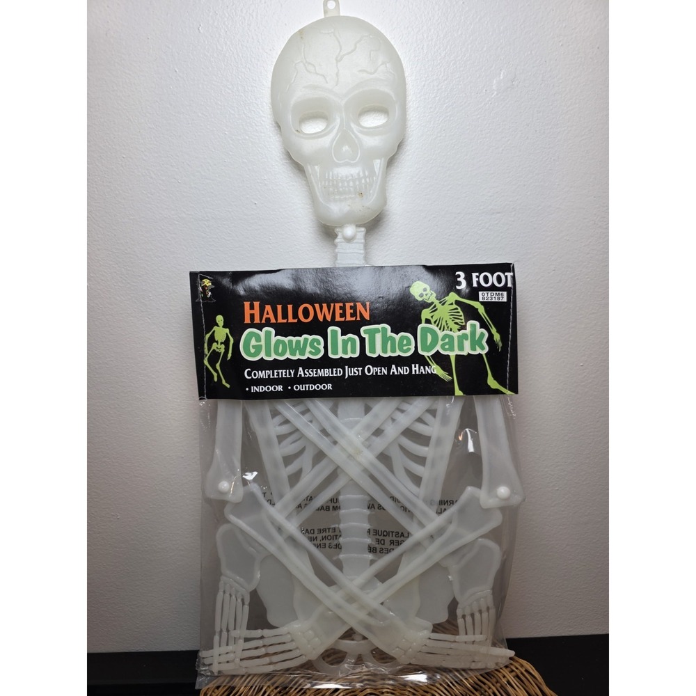 Halloween Glow In The Dark Skeleton 3 foot open and Hang Vintage
